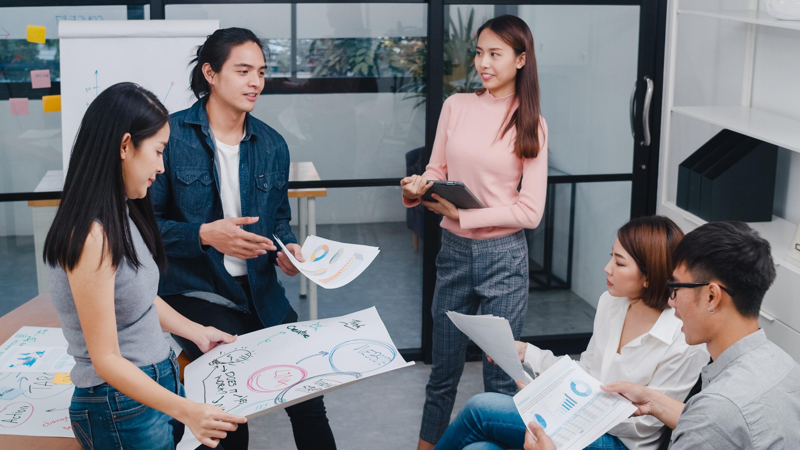 quản trị marketing bao gồm các công việc