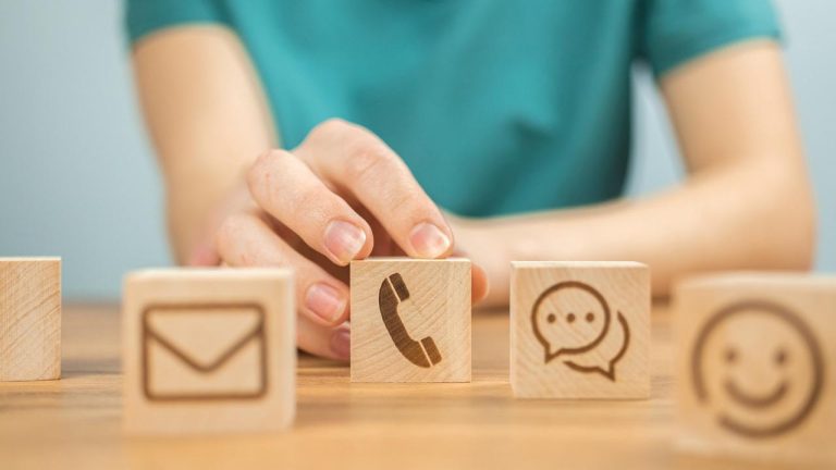Cách chăm sóc khách hàng hiệu quả: 15+ kỹ năng giúp giữ chân khách hàng lâu dài