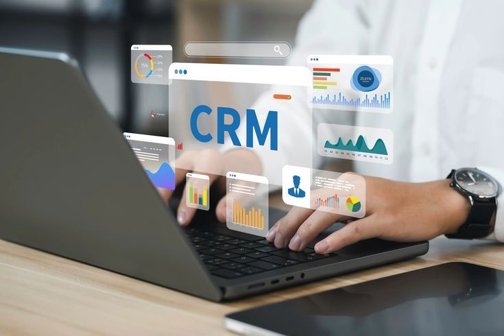 Phần mềm quản lý quan hệ khách hàng là gì, CRM là gì